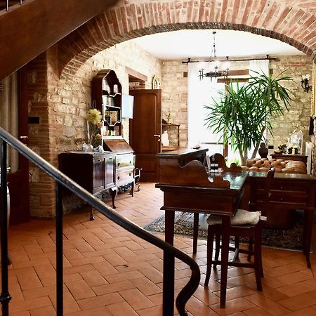 Residenza Le Logge Bed and Breakfast Gubbio Eksteriør billede