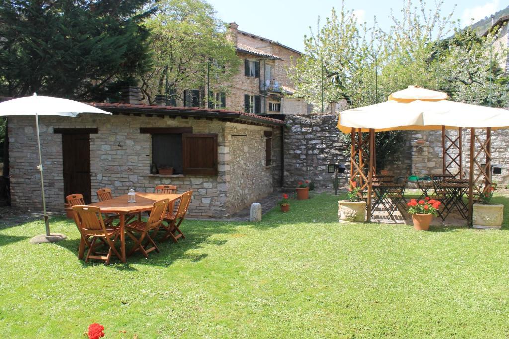 Residenza Le Logge Bed and Breakfast Gubbio Eksteriør billede
