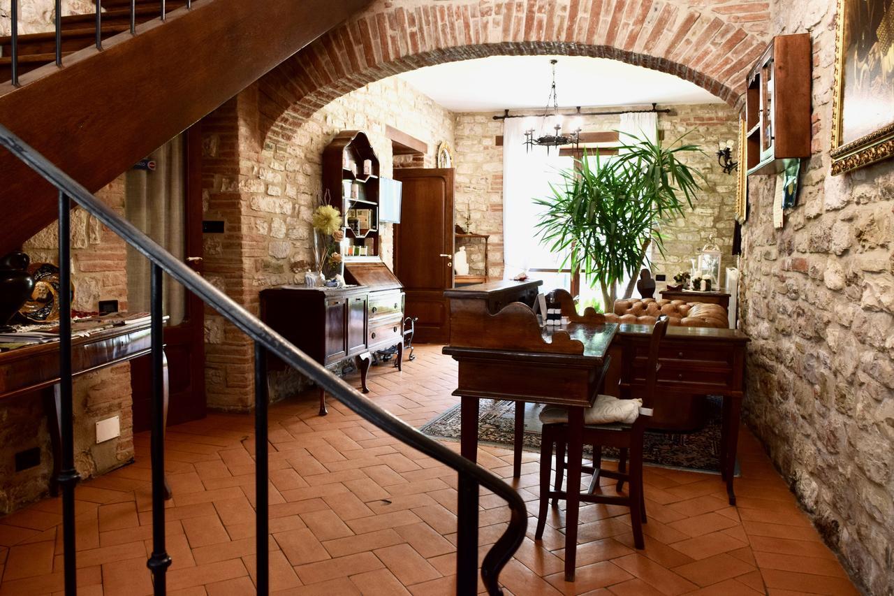 Residenza Le Logge Bed and Breakfast Gubbio Eksteriør billede