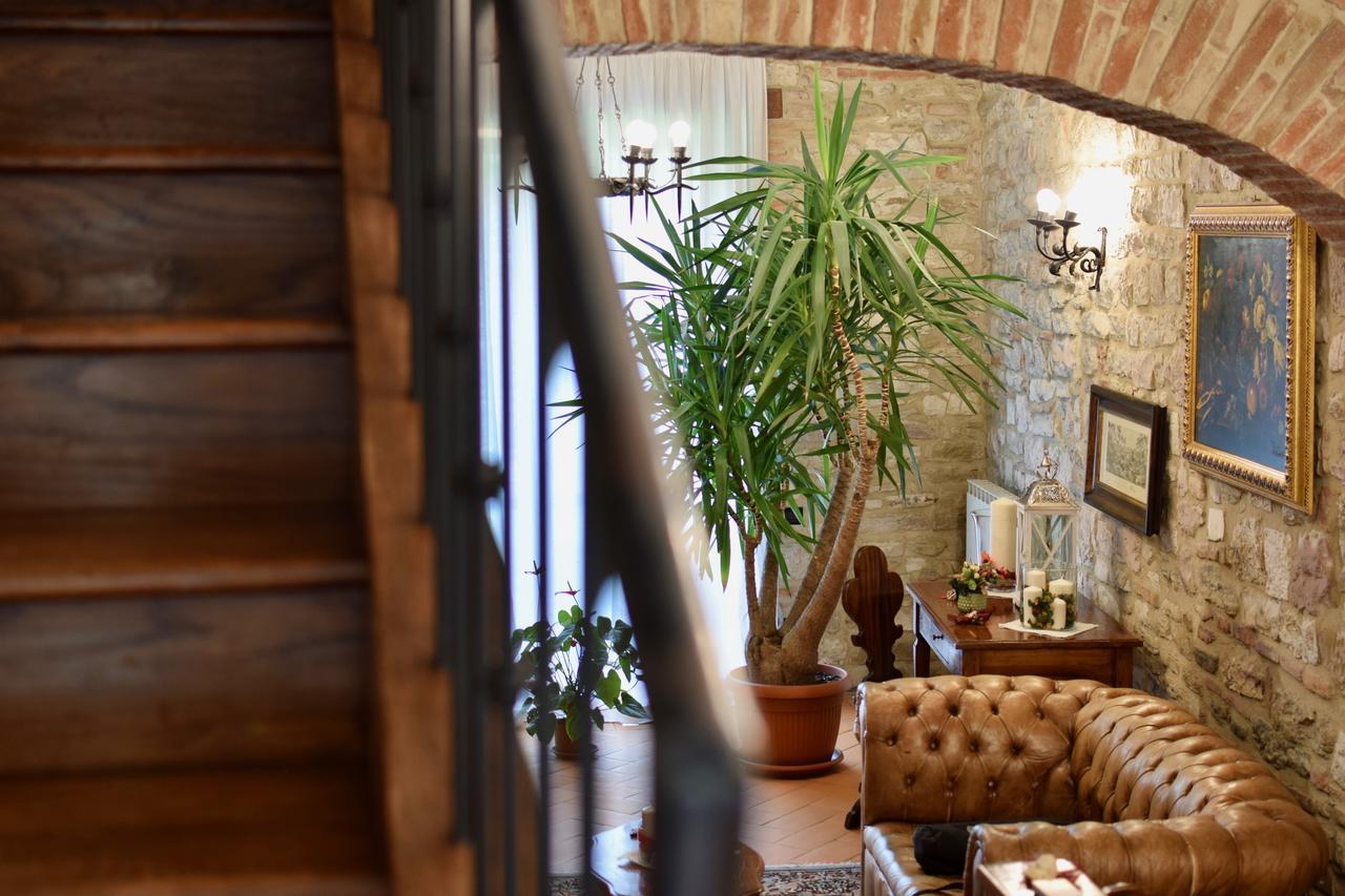 Residenza Le Logge Bed and Breakfast Gubbio Eksteriør billede